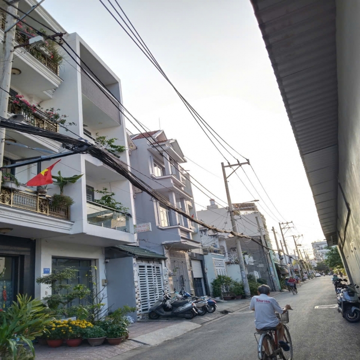 Giảm ngay 500 triệu, Bán nhà Nguyễn Hữu Tiến, 4x19m, 3 tầng, đường 12m, vỉa hè rộng - 2